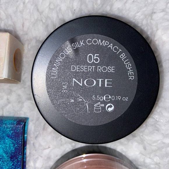 Alamar and blush makeup bundle - Picture 3 of 7